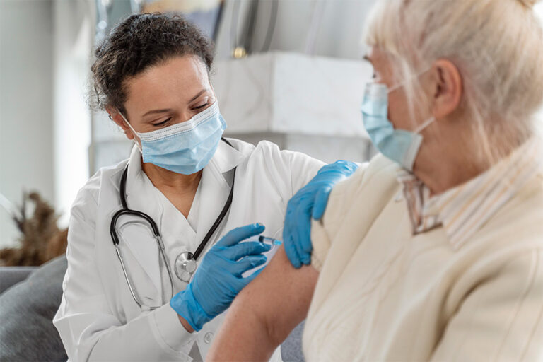 Vacinação contra gripe pode reduzir em 40% o risco de Alzheimer, aponta estudo